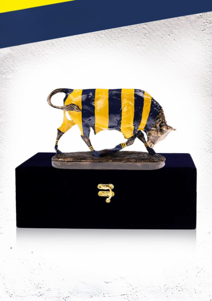 Doruklara Kadife Kutulu Kadıköy Boğa Biblo Heykeli