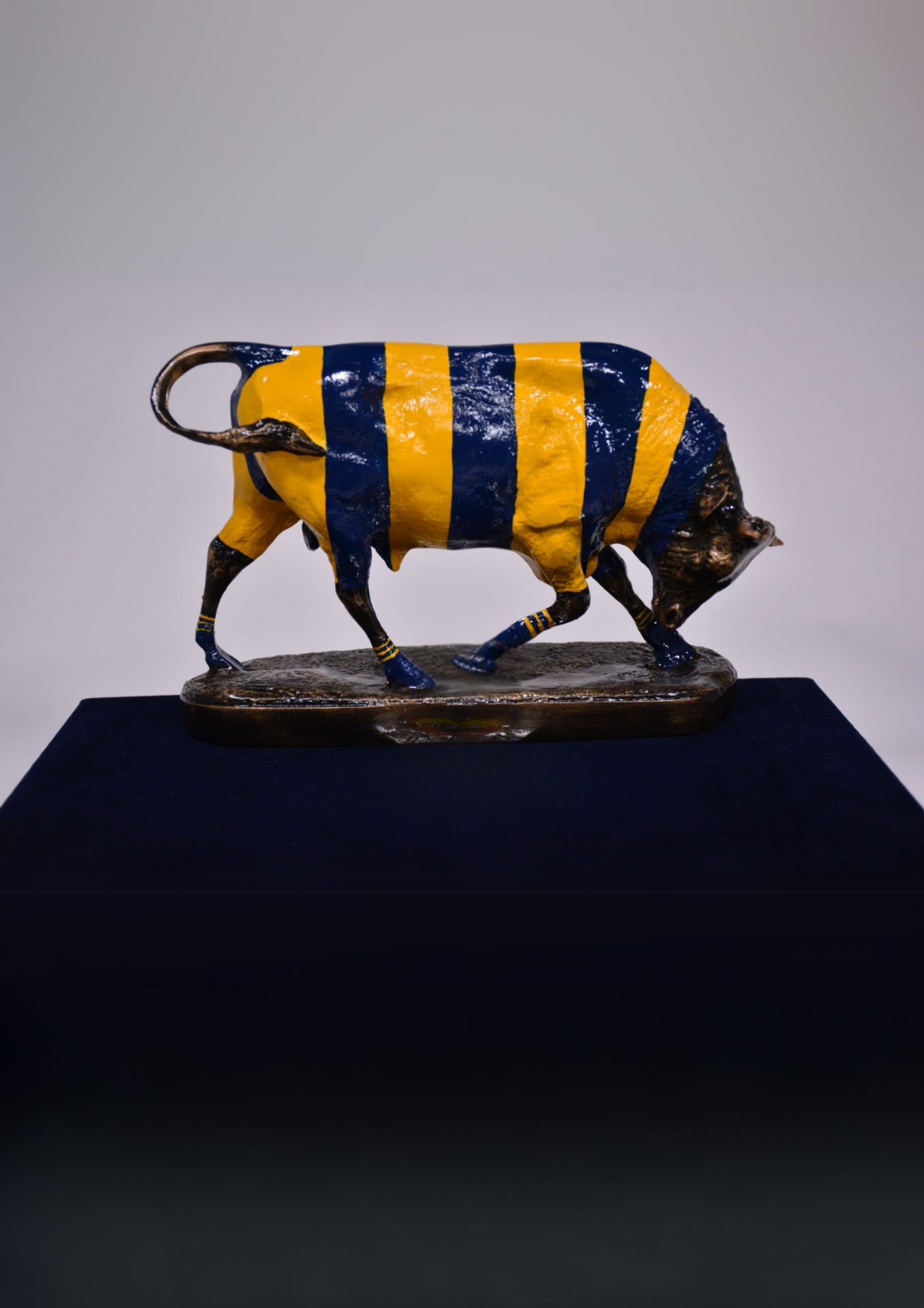 Kadife Kutulu Kadıköy Boğa Biblo Heykeli